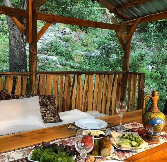 اتاق استاندارد با چشم‌انداز کوهستان, Bjnihouse, Guest House