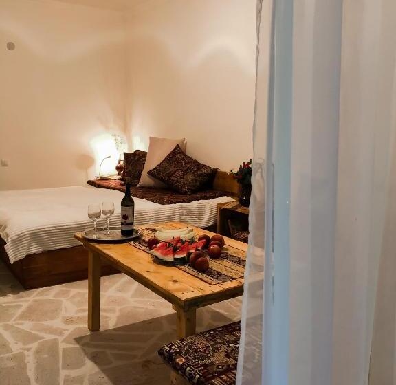 اتاق استاندارد با چشم‌انداز کوهستان, Bjnihouse, Guest House