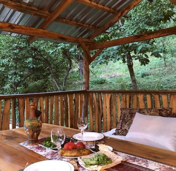 اتاق استاندارد با چشم‌انداز کوهستان, Bjnihouse, Guest House