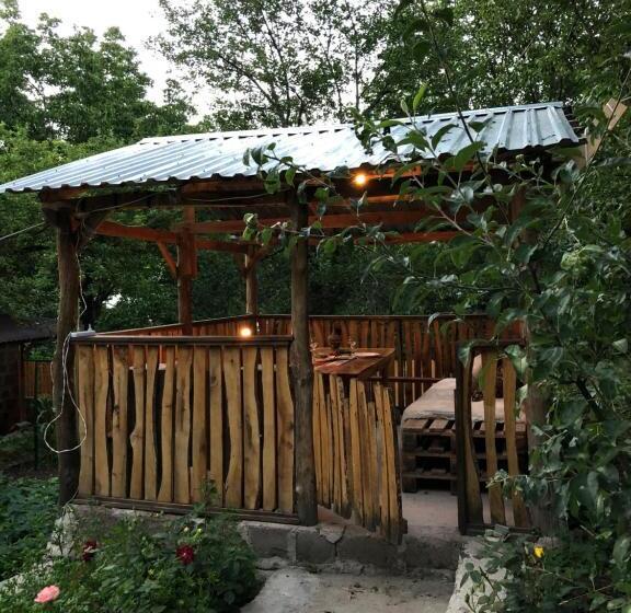 اتاق استاندارد با چشم‌انداز کوهستان, Bjnihouse, Guest House