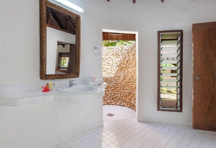 ویلای استاندارد با چشم‌انداز باغ, Breakas Beach Resort