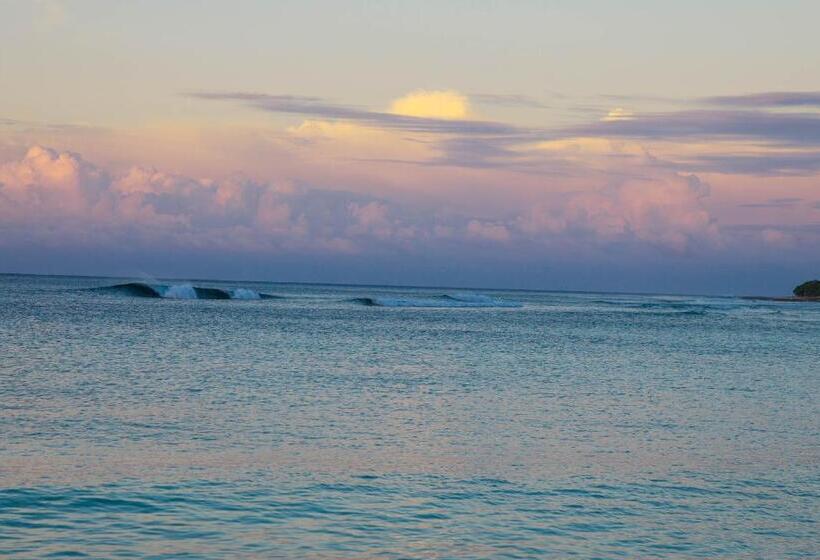 بنجلو قياسى مطل على البحر, Breakas Beach Resort Vanuatu