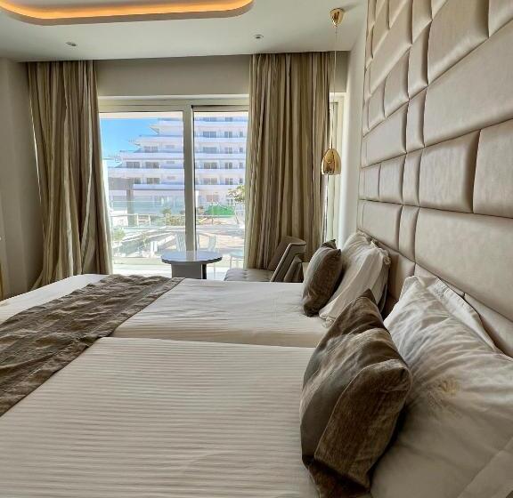 اتاق استاندارد با چشم‌انداز شهر, Constantinos The Great Beach