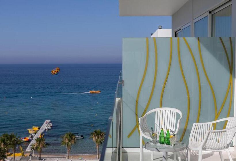 سوییت خانوادگی, Constantinos The Great Beach