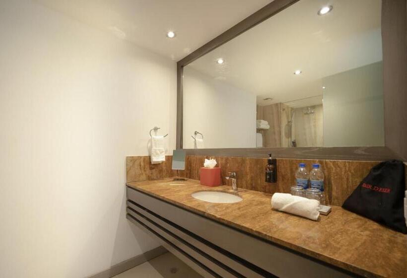 סוויטת ג'וניור אקזקיוטיב, Decapolis Hotel Panama City