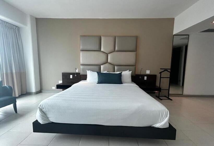 סוויטת ג'וניור אקזקיוטיב, Decapolis Hotel Panama City