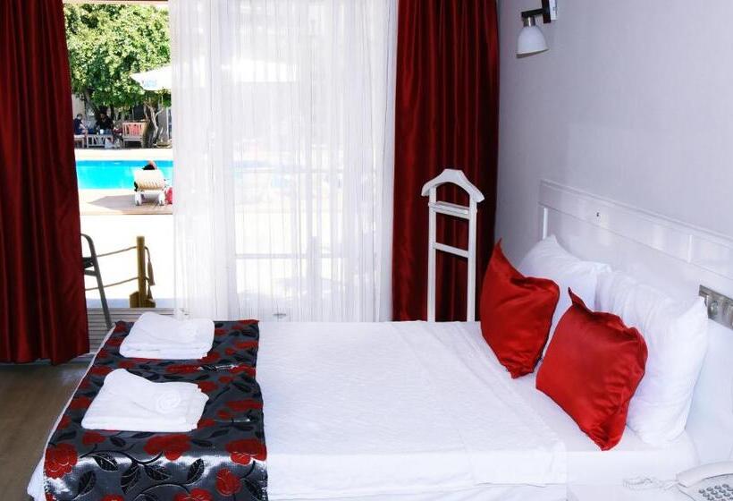 اتاق استاندارد سه نفره, Delfi Hotel Spa & Wellness Center