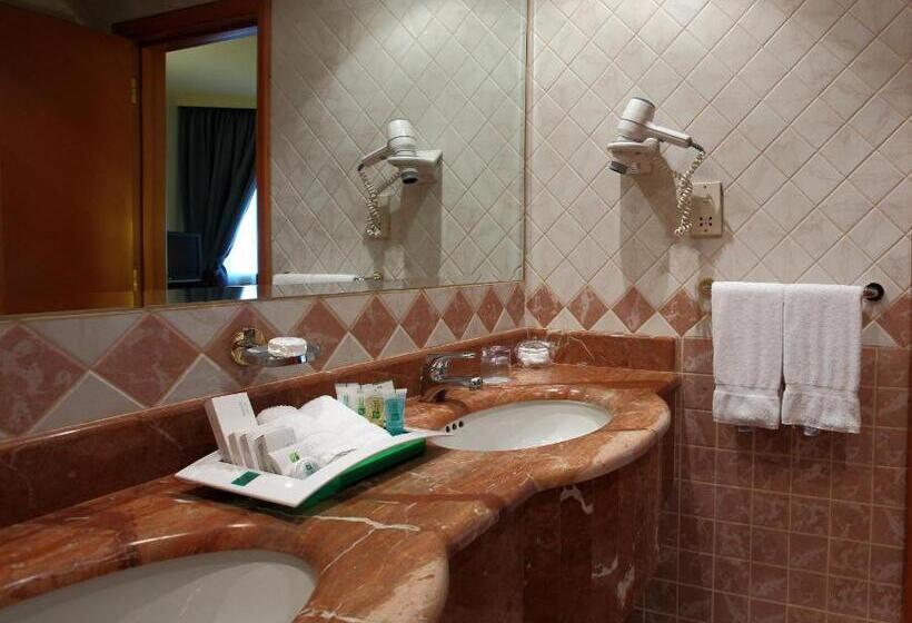اتاق اجرایی با تخت بزرگ, Holiday Inn Al Khobar, An Ihg
