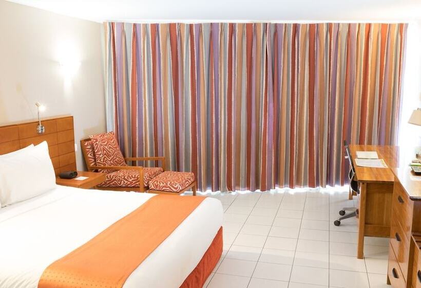 Premium Room Pool View, Holiday Inn Port Moresby By Ihg