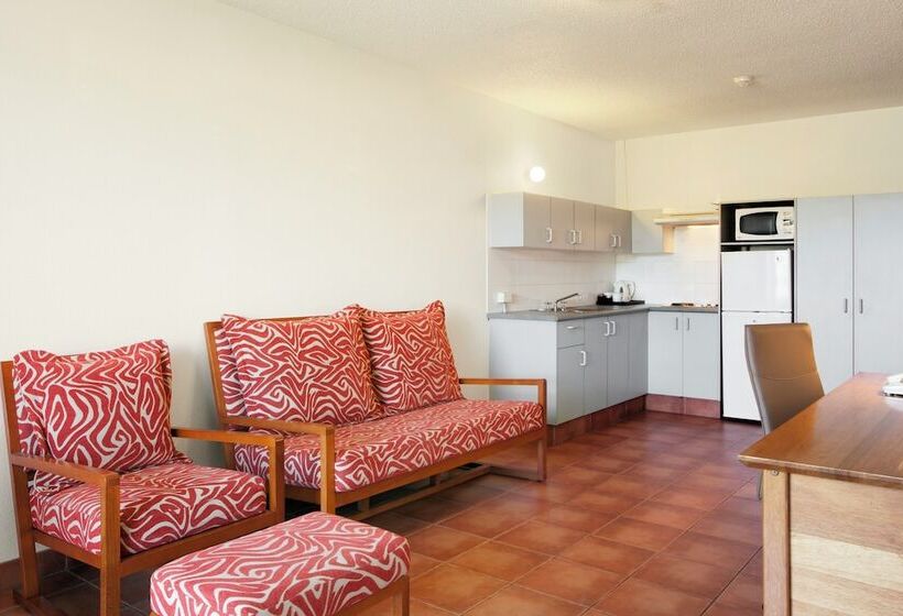 سوییت با چشم‌انداز استخر, Holiday Inn Port Moresby By Ihg