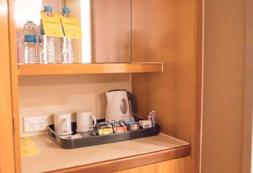 سوییت با چشم‌انداز استخر, Holiday Inn Port Moresby By Ihg