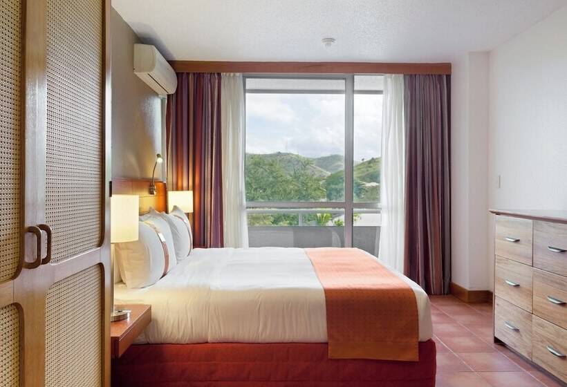 سوییت با چشم‌انداز استخر, Holiday Inn Port Moresby By Ihg