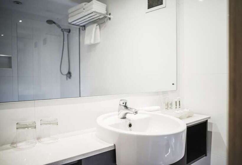 اتاق پریمیوم با چشم‌انداز باغ, Holiday Inn Port Moresby By Ihg