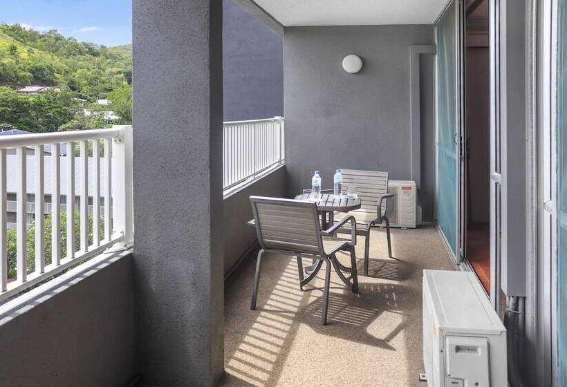 اتاق پریمیوم با چشم‌انداز باغ, Holiday Inn Port Moresby By Ihg