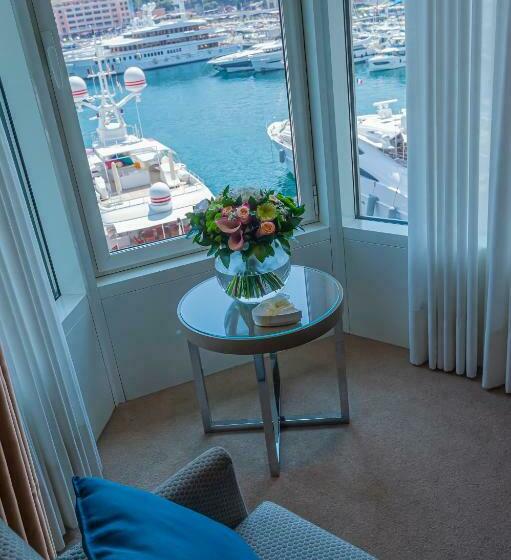 Suite, Port Palace