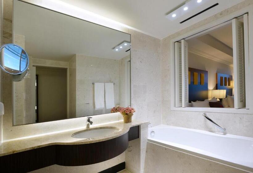 Семейный Номер Superior, Ramada Plaza By Wyndham Jeju Ocean Front