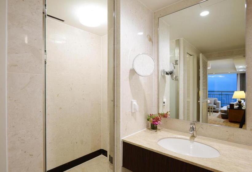 Люкс Кровать Кинг, Ramada Plaza By Wyndham Jeju Ocean Front