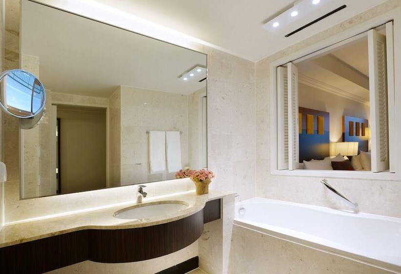 Люкс Вид на Море, Ramada Plaza By Wyndham Jeju Ocean Front