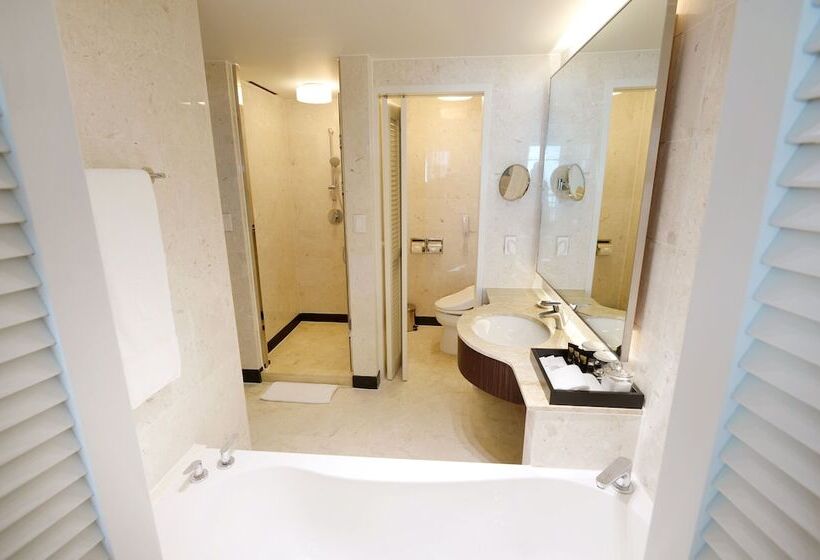 Люкс Вид на Море, Ramada Plaza By Wyndham Jeju Ocean Front