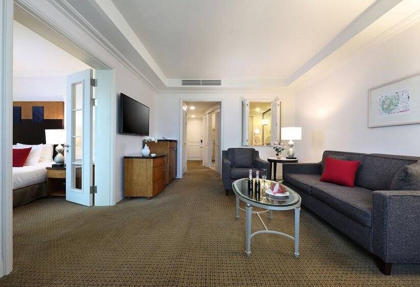 Люкс Вид на Горы, Ramada Plaza By Wyndham Jeju Ocean Front