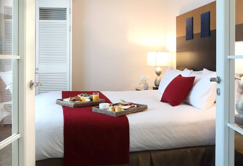 Люкс Вид на Горы, Ramada Plaza By Wyndham Jeju Ocean Front