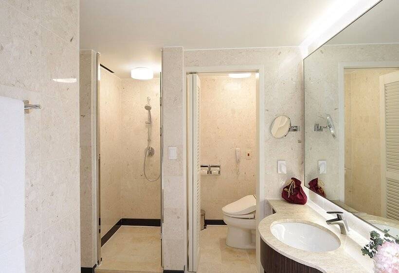 Люкс Вид на Горы, Ramada Plaza By Wyndham Jeju Ocean Front