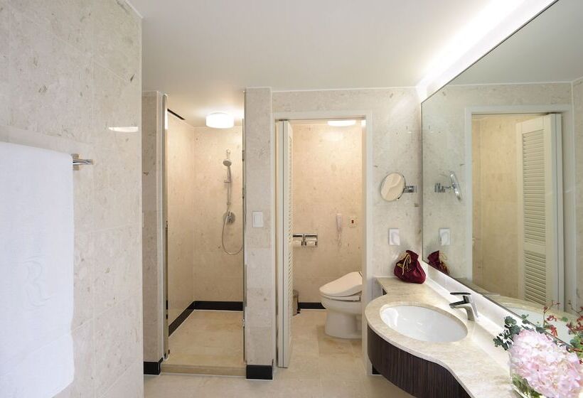 Люкс Кровать Кинг, Ramada Plaza By Wyndham Jeju Ocean Front