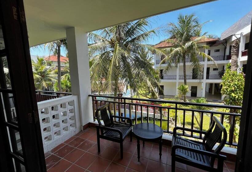 اتاق لوکس با چشم‌انداز باغ, River Beach Resort & Residences