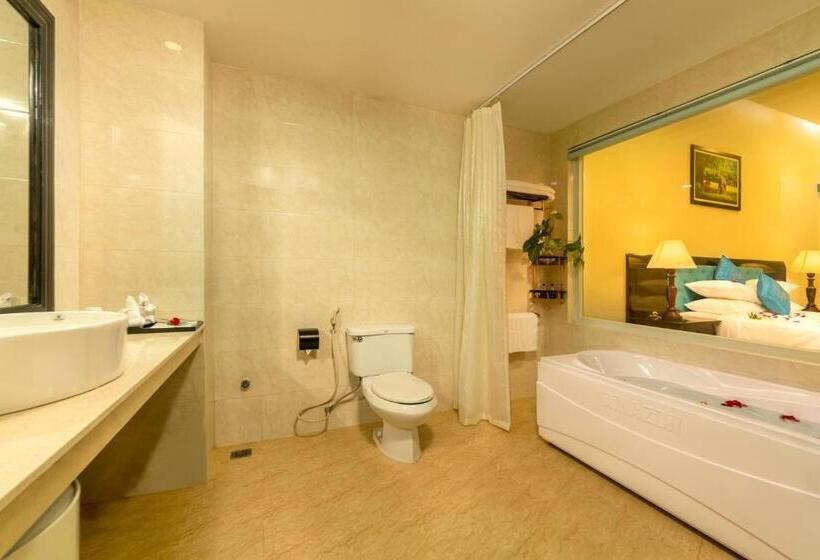 Deluxe room with river view, River Beach Resort & Residences