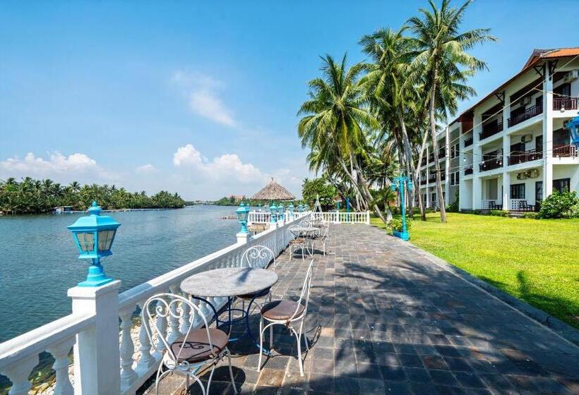 Deluxe room with river view, River Beach Resort