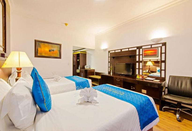 Deluxe room with river view, River Beach Resort & Residences