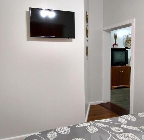 سوییت, The Great House Inn