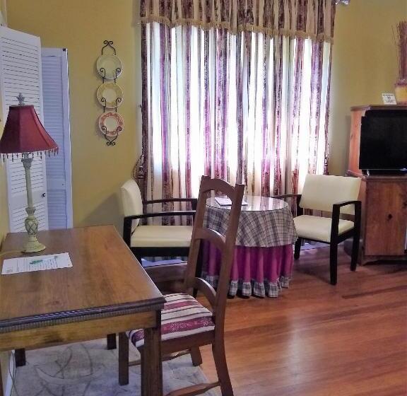 اتاق سوپریور با تخت بزرگ, The Great House Inn