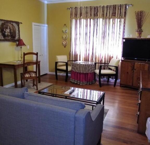 اتاق سوپریور با تخت بزرگ, The Great House Inn