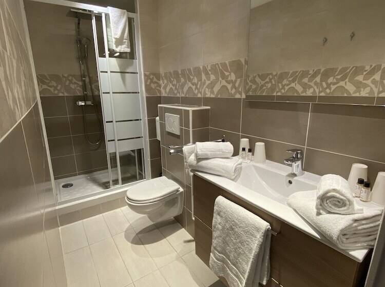 اتاق خانوادگی, Hôtel Les Nations The Originals Boutique Vichy