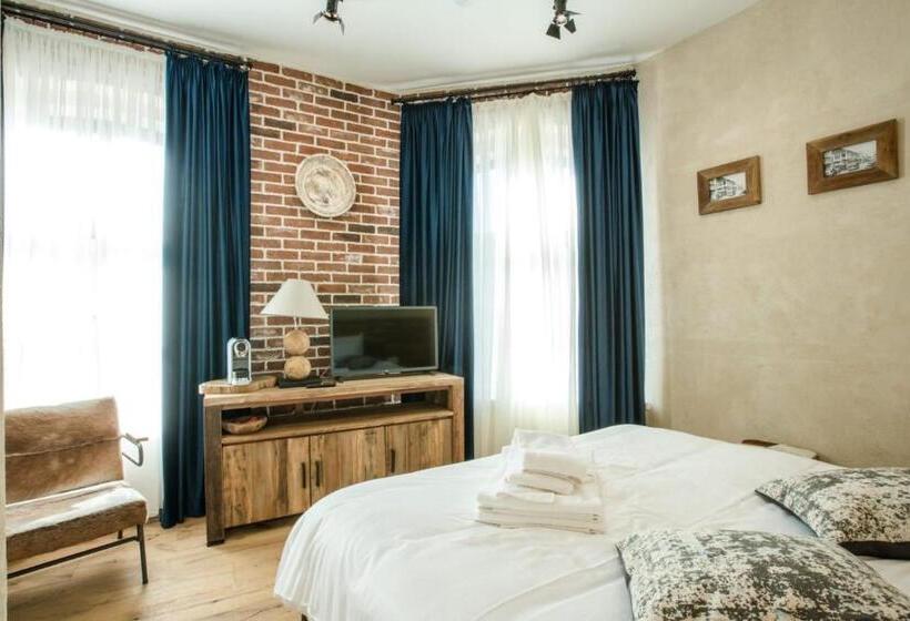 اتاق سوپریور, Acsa Inn