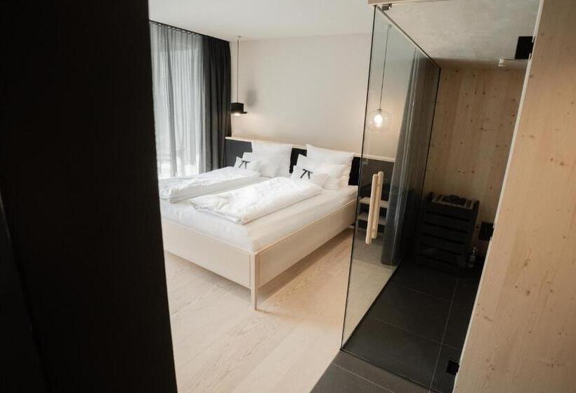 Junior Suite met Uitzicht op de Tuin, Amrai Suites