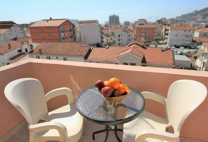 استودیوی استاندارد با چشم‌انداز دریا, Villa Hera