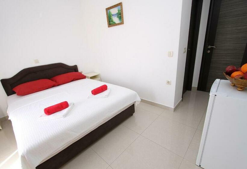 اتاق لوکس با چشم‌انداز دریا, Villa Hera