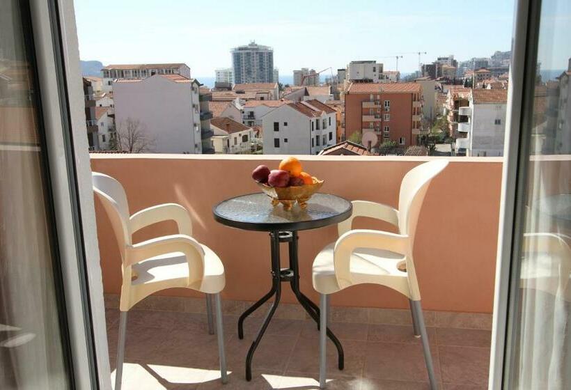 اتاق لوکس با چشم‌انداز دریا, Villa Hera