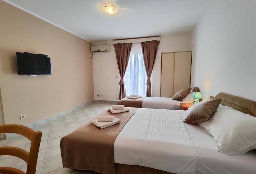استودیوی استاندارد, Villa Hera