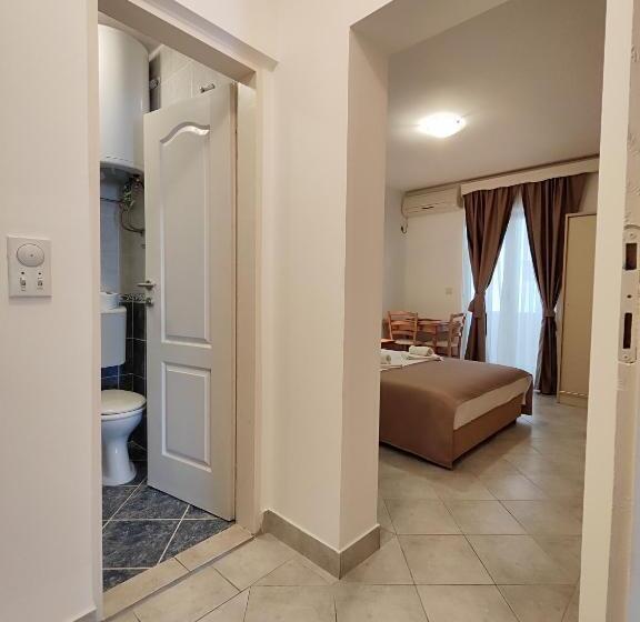 استودیو استاندارد با بالکن, Villa Hera