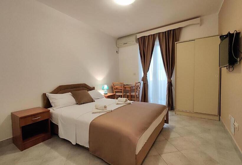 استودیوی استاندارد, Villa Hera