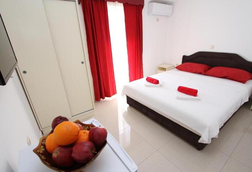 اتاق لوکس با بالکن و چشم‌انداز دریا, Villa Hera