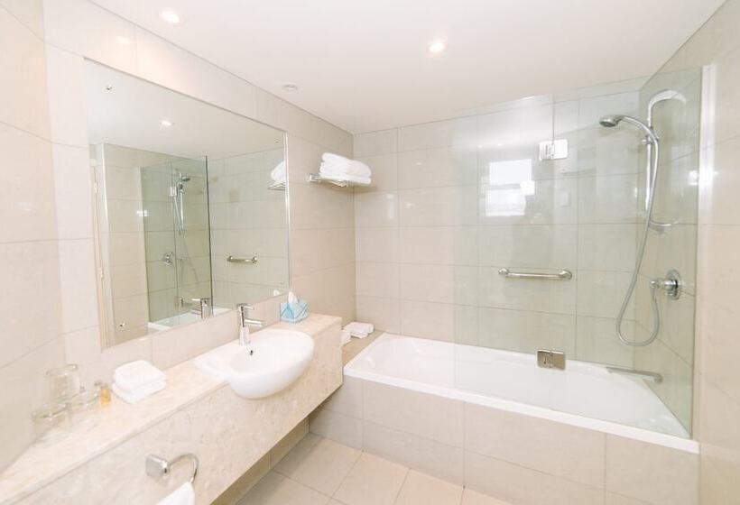 استودیو خانوادگی, Brydone Hotel Oamaru