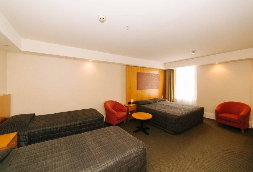 استودیو خانوادگی, Brydone Hotel Oamaru