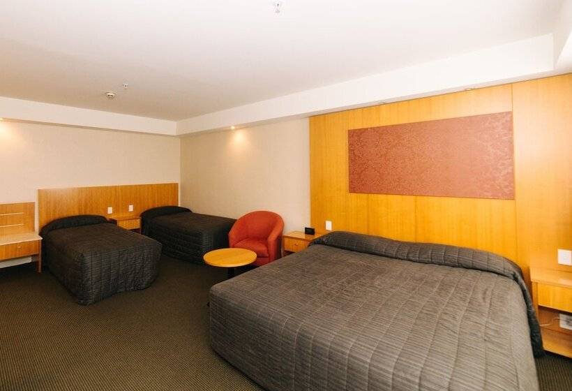 استودیو خانوادگی, Brydone Hotel Oamaru