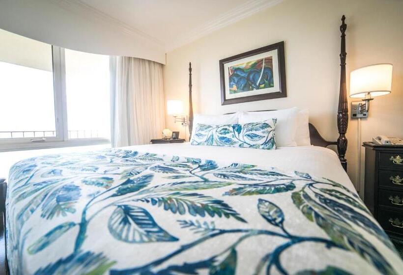 اتاق لوکس با تخت بزرگ, Courtleigh Hotel & Suites