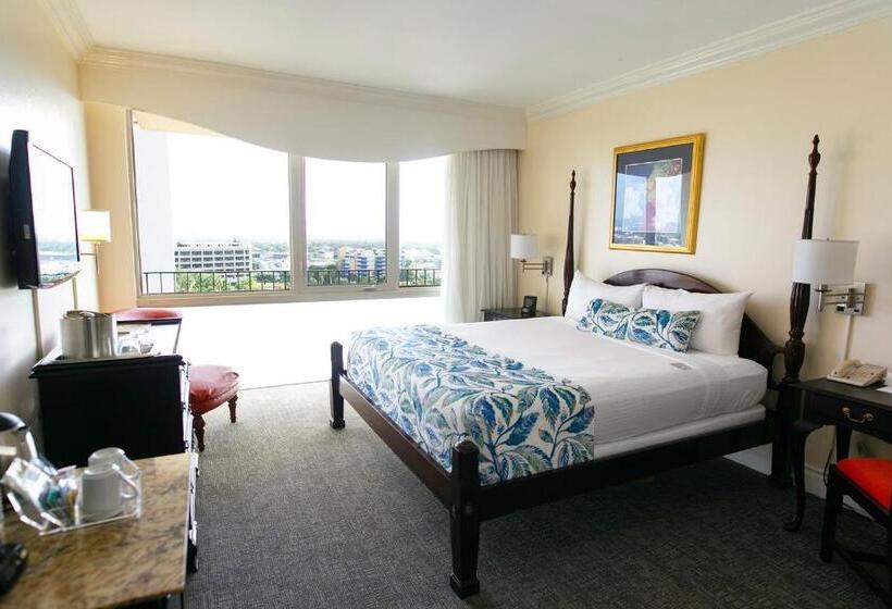 اتاق لوکس با تخت بزرگ, Courtleigh Hotel & Suites