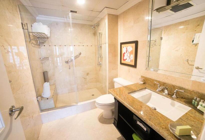 اتاق لوکس, Courtleigh Hotel & Suites